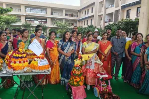 బుధవారం కలెక్టరేట్ కార్యాలయంలో నిర్వహించిన బతుకమ్మ పండుగ సంబరాలు 