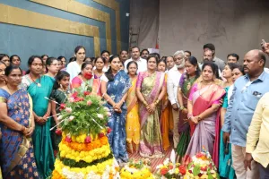 కలెక్టరేట్ లో అట్టహాసంగా అటుకుల బతుకమ్మ వేడుకలు