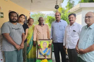 తెల్లాకుల వెంకట నరసమ్మకు నివాళులర్పించిన సిపిఎం జిల్లా కార్యదర్శి నున్నా