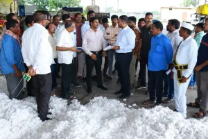 కాటన్ మిల్లుల వద్ద రైతులకు ఇబ్బందులు లేకుండా చూసుకోవాలి