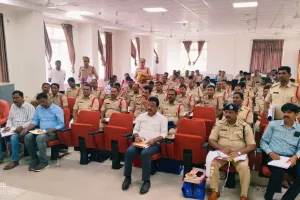 రోడ్డు ప్రమాదాల బారిన పడకుండా ప్రజలు జాగ్రత్తలు పాటించాలి