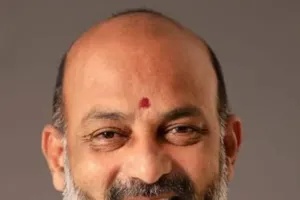 సిద్దిపేట కలెక్టర్ కు కేంద్ర మంత్రి బండి సంజయ్ ఫోన్