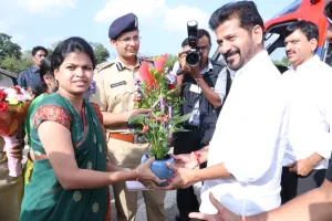 ఆర్ట్స్ కళాశాల వద్ద ముఖ్యమంత్రి రేవంత్ రెడ్డికి ఘన స్వాగతం పలికిన మంత్రి సురేఖ, ఎంపీ, ఎమ్మెల్యే లు