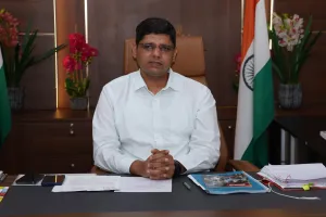 అధిక వర్షాలతో పంటల నష్టం నివారించేందుకు రైతులు తగిన జాగ్రత్తలు తీసుకోవాలి : జిల్లా కలెక్టర్ ఆశిష్ సాంగ్వాన్