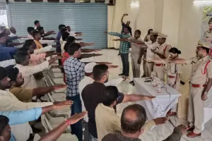 డ్రైవర్లు రోడ్డు భద్రతా నియమాలు పాటించాలి