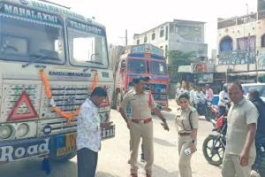 డస్ట్ తరలిస్తున్న టిప్పర్ సీజ్.