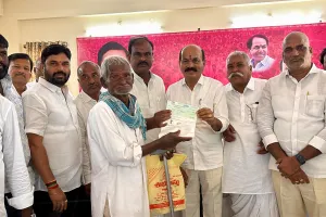 లబ్ధిదారులకు సీఎంఆర్ఎఫ్ చెక్కులు పంపిణీ చేసిన ఎమ్మెల్యే చింతా ప్రభాకర్