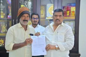 రెండు లక్షల 50 వేల రూపాయల ఎల్ఓసిని అందజేసిన ఎమ్మెల్యే జిఎంఆర్ 