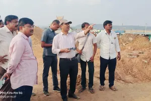 నిర్ణీత గడువులోగా అభివృద్ధి పనులను పూర్తి చేయాలి : జిల్లా కలెక్టర్