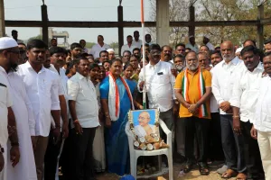 ఘనంగా కాంగ్రెస్ పార్టీ ఆవిర్భావ వేడుకలు 