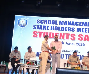 స్కూల్ ఆటోల్లో ఆరుగురికే అనుమతి!